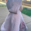 【16万人が悶絶】ケープを着た赤ちゃん、ほっぺが天使「かわいすぎん？」「絵に描いたようなちょこん」
