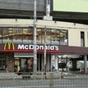 【キュン】結婚前のデート、妻がハンバーガーの包み紙をたたんだ理由に9万いいね「よい話」「仲良し夫婦」