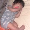 「え、まさか…？」5ヶ月の息子が見せる“ある寝相”に6.2万いいね「最高」「癒されました」