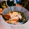 「ごめんね、抱っこしたままだと…」夫の“神な一言”に、妻が笑顔。街中華で見た赤子連れの風景が最高