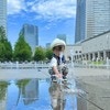 「怖いもの知らず」水遊び中の1歳児、夏を感じる1枚に8千いいね「大物になる」「反射が素敵」
