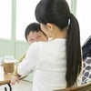 ショッピングモールで泣く子見て「ママ、赤ちゃんって…」→わが子の【一言】誇らしい母の声に反響