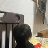 「行かなくなったｗ」テレビ裏に“子ども除け”→20万いいねの大反響「忘れたころ見て発狂しそう」