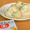揚げ玉×ねぎ×【うどんスープ】でおにぎり？公式発信レシピに1万いいね「これは反則」「絶対うまい」