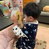 「また真ん中食べたな〜！」3歳児が父を疑う→まさかの真相にほっこり♡3万いいね