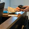 【覚えておきたい】レジ業務で「お金をすぐレジに入れない」理由に1万いいね「鉄則」「お互いのため」