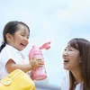 「愛だなあ」子の水筒準備中→母による【迷いあるある】表現に8万いいね「愛だよね」「たっぷり入れてる」