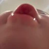 6か月の赤ちゃんによる自撮り写真、下アングルからのぷるぷる唇に4.6万いいね「これはアヒルぐちすぎるな…」「笑いました」