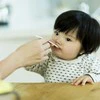 「足おろして！」2歳児を注意した母→返ってきた“まさかの返事”に1万いいね「確かにそう」「うちの小3も」