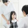 診察室に入ってきた2歳児が我が子と“全く同じ服”だった→小児科医がとった「まさかの行動」に1千いいね「テンション壊れるのわかる」
