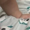 ママのパジャマをじーっと→赤ちゃんが真剣に見つめていたものに12万いいね「可愛すぎます」「真剣に観察してる」