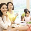 「挨拶だけで精一杯」保育園のママ友事情のリアル