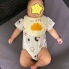 トンチキで愛くるしい！個性的なベビー服を着た息子の写真に3,300いいね「最高すぎます」「むちむちかわいー」
