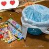 手持ち花火の後片づけがラクに→バケツに「穴を開けた袋」をかぶせる方法に2,600いいね「この方法があったか！」「知らなかったです！」