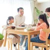 「ゴミ食べたい」と言い出した2歳娘→“有能通訳”7歳姉の登場に7.4万いいね「かわいいなぁ」「7歳よくやったw」