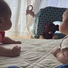 『ほっぺたがすごい』双子赤ちゃんの横顔写真に6,400いいね「魅惑のたぷたぷ」「たまらん」