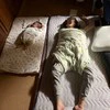ママも試してみた！息子とおそろい、親子のおくるみ姿に5.4万いいね「めっちゃ笑いました」「その発想は無かった」