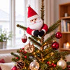 ツリーにしがみつくサンタも　フライングタイガーのクリスマス雑貨は550円から