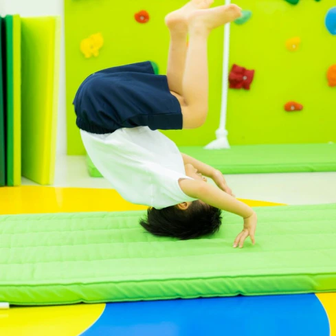 「全親に警告します」入学後にやりがち？親の【危険行動】に3000いいね「腰痛めた」「骨折した」