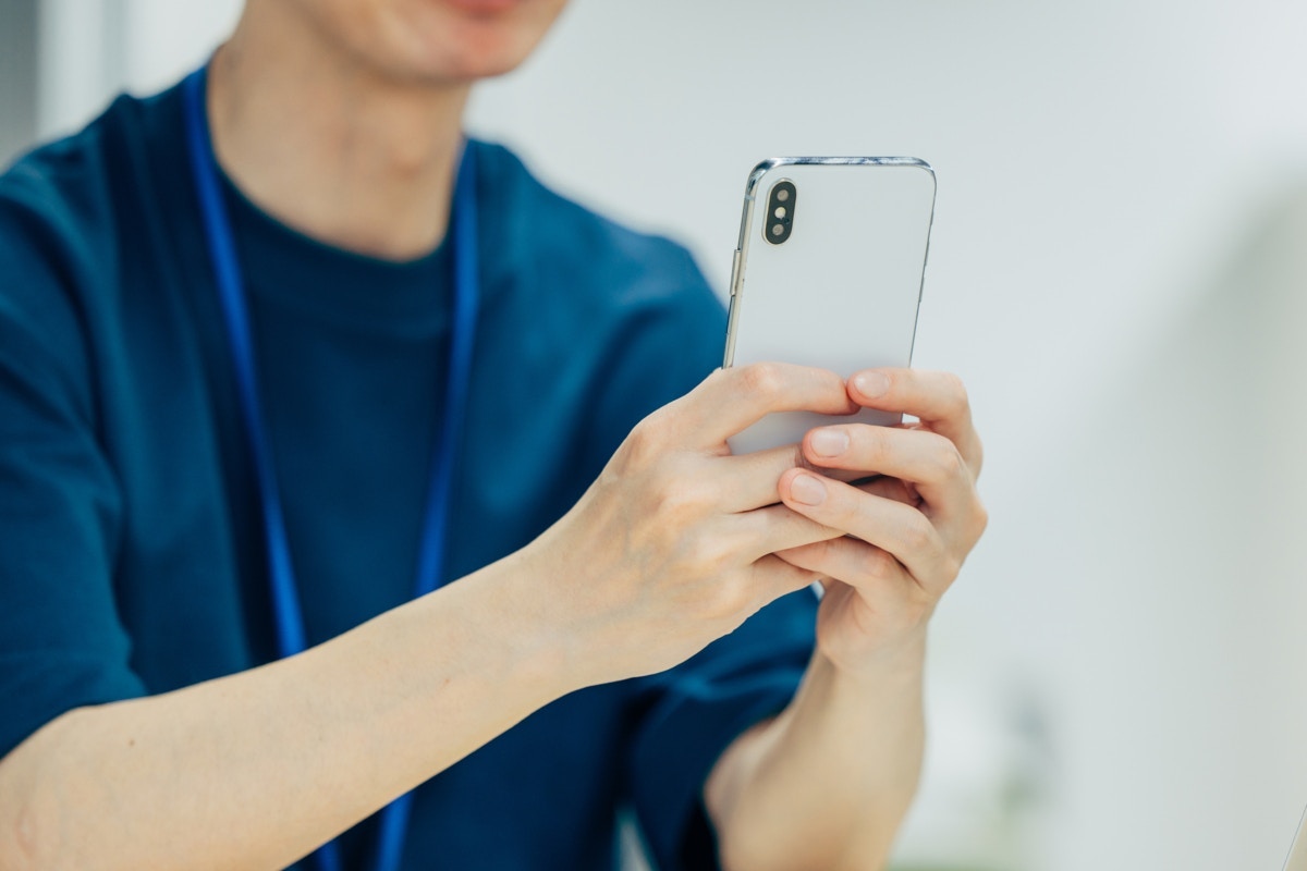 「家族といるのがつらいから別れたい」職場の子とラブラブLINE中の夫から離婚宣告、妻はどう出るべき？