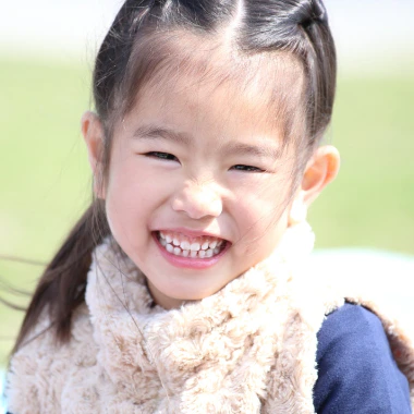 旅行に行った直後「三連休なにしてた？」と聞かれた子→親がずっこける回答に14万いいね「あるある」