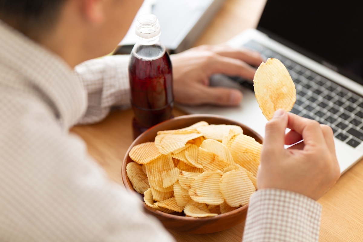 【親ならわかる】子どもがいないとダメ…リアルボイスに3600いいね「わかる」「1人の時は夕飯ポテチ」