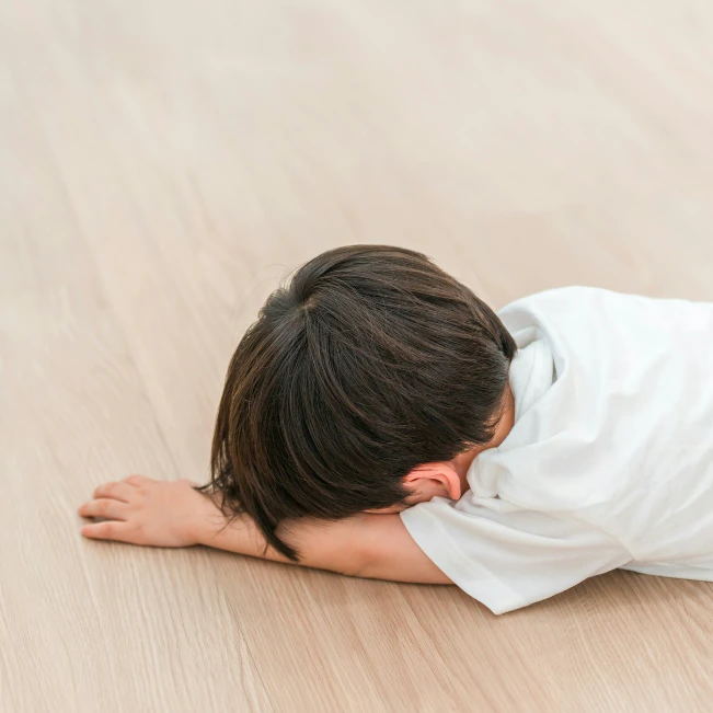 「ママと仕事行く！」保育園でなかなか離れてくれない…先生が放置なのはなぜ？