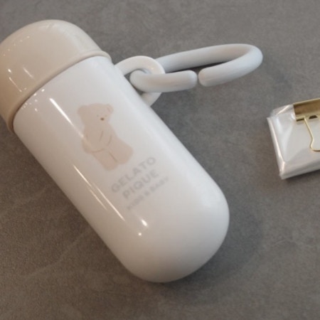 小さなケースとクリップが活躍！テレビで紹介された育児ハックが話題「バッグに忍ばせてる」