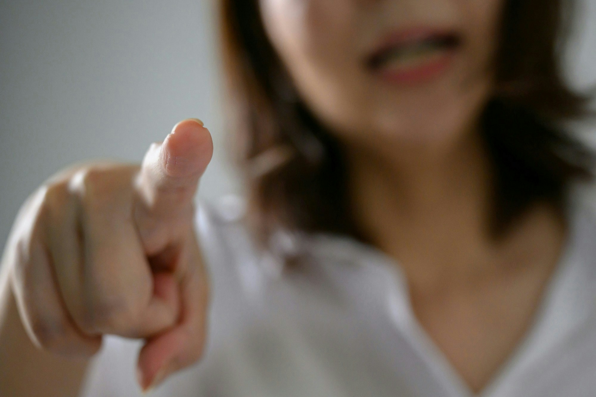 “出張”と称しホテル不倫に出かける夫→呼び止めた妻がかます【最後の一撃】｜愛人と再婚しようとする夫