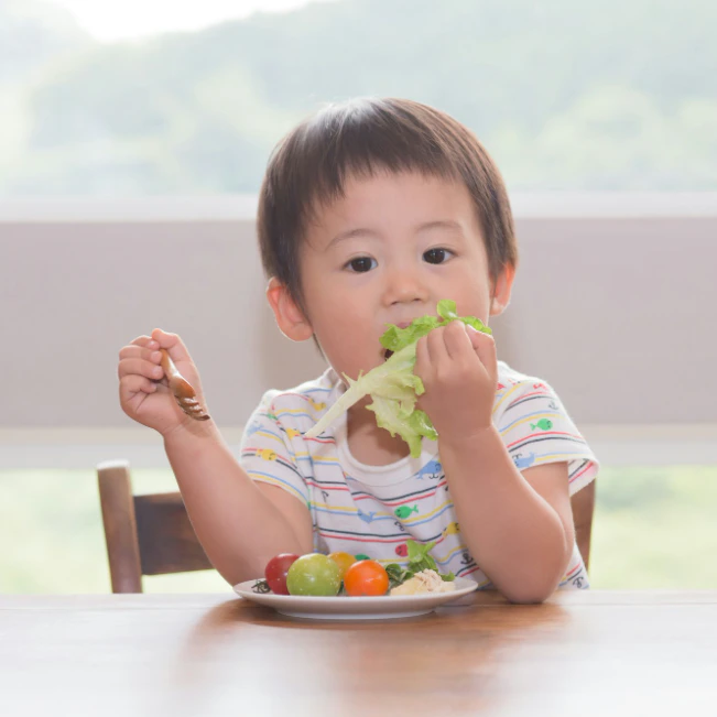 「お金だけくれて口出さないで」義実家の高級外食と育児ダメ出し…2歳、3歳ママの痛烈な叫び