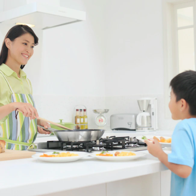 「根掘り葉掘り1時間も…」専業主婦なのに夕食が8時…小2息子の生活リズムに悩むママ
