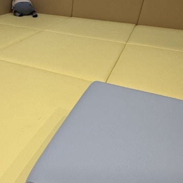 【15万いいね】ぜんぶ見えてるよ！3歳児のかくれんぼ、隠れ方がかわいすぎた