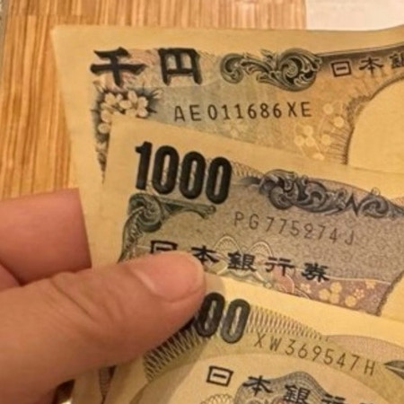 お釣りを受け取ったら【OB会状態】→懐かしの3人勢ぞろいに21万いいね「お久しぶりです皆さんｗ」