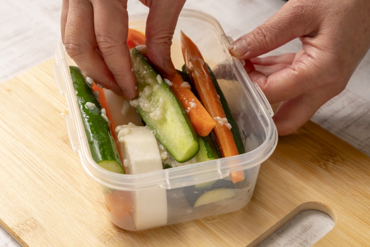 「ご飯恵んで」シングルマザーが“保存容器持参”→図々しさがエスカレート｜自分本位すぎる元同僚