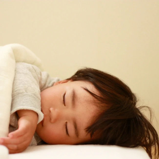 「昼寝しないと夕食中にうとうと…」2歳9ヶ月の睡眠リズム、どう整える？