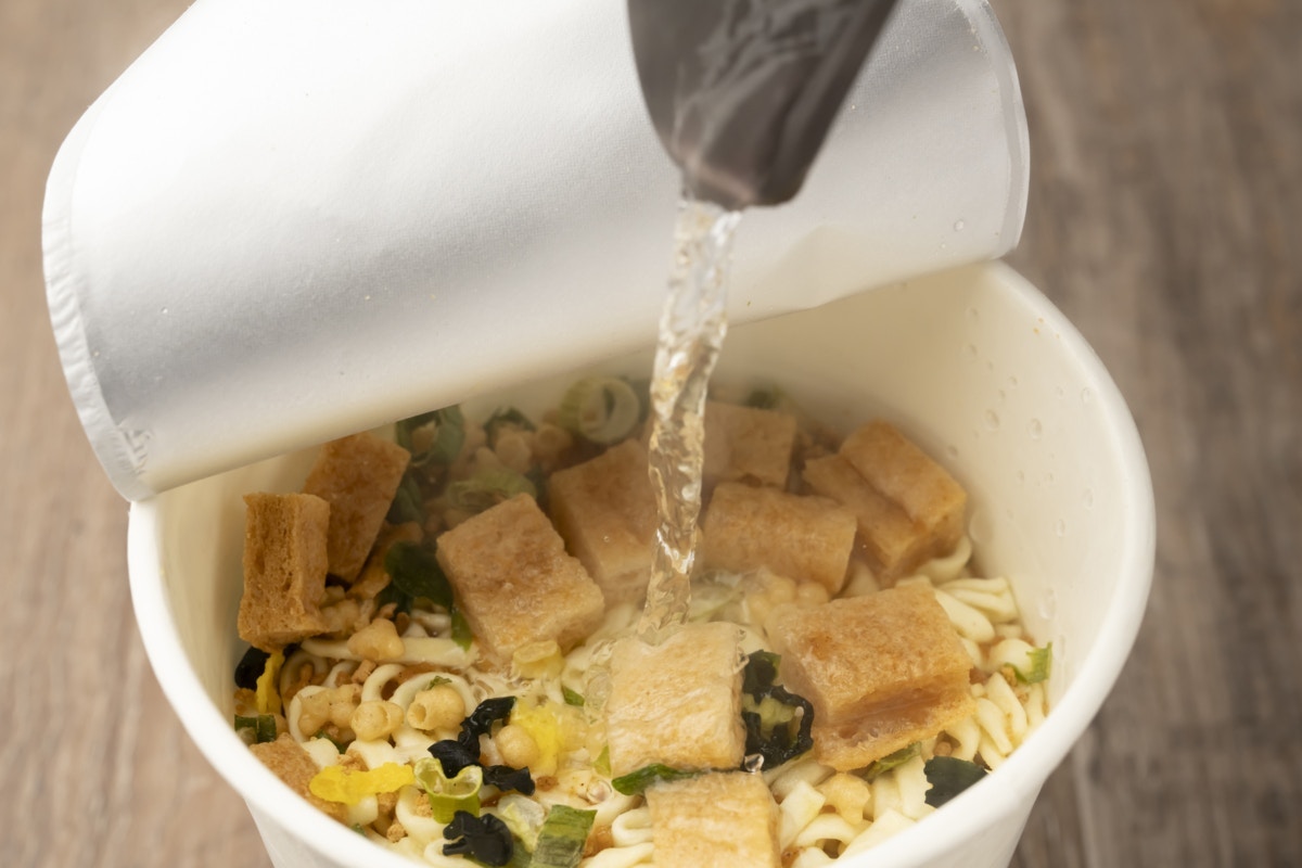 疲れた母、自炊諦めて“カップ麺”を出したら→子の反応に2千人が歓喜「買いためておこう！」「救世主」