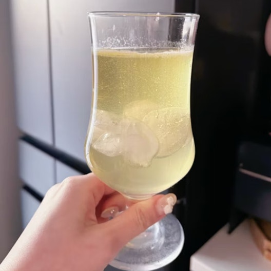 夏にひんやり～！セブンで買って“混ぜるだけ”ドリンクアレンジに9万いいね『即リピ』『真似します』