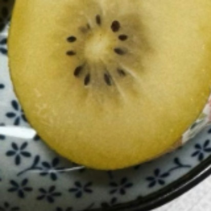 【奇跡】キウイをカットしたら→現れた“まさかの状態”に1.5万いいね「初めて見た」「驚異」