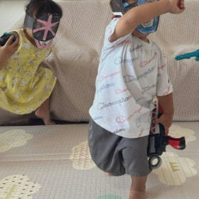 打ち合わせゼロ！子ども3人の奇跡写真に1.7万いいね「主審感」