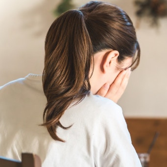 「私の悩みとはレベルが違う」人の愚痴は無視→悲劇のヒロインぶる友人｜友達はエナジーヴァンパイア