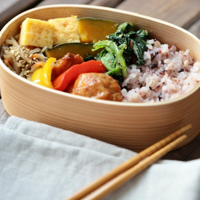 「お弁当開くの恥ずかしくない？」“茶色いお弁当”を気にする親に、我が子が放った「神すぎる一言」