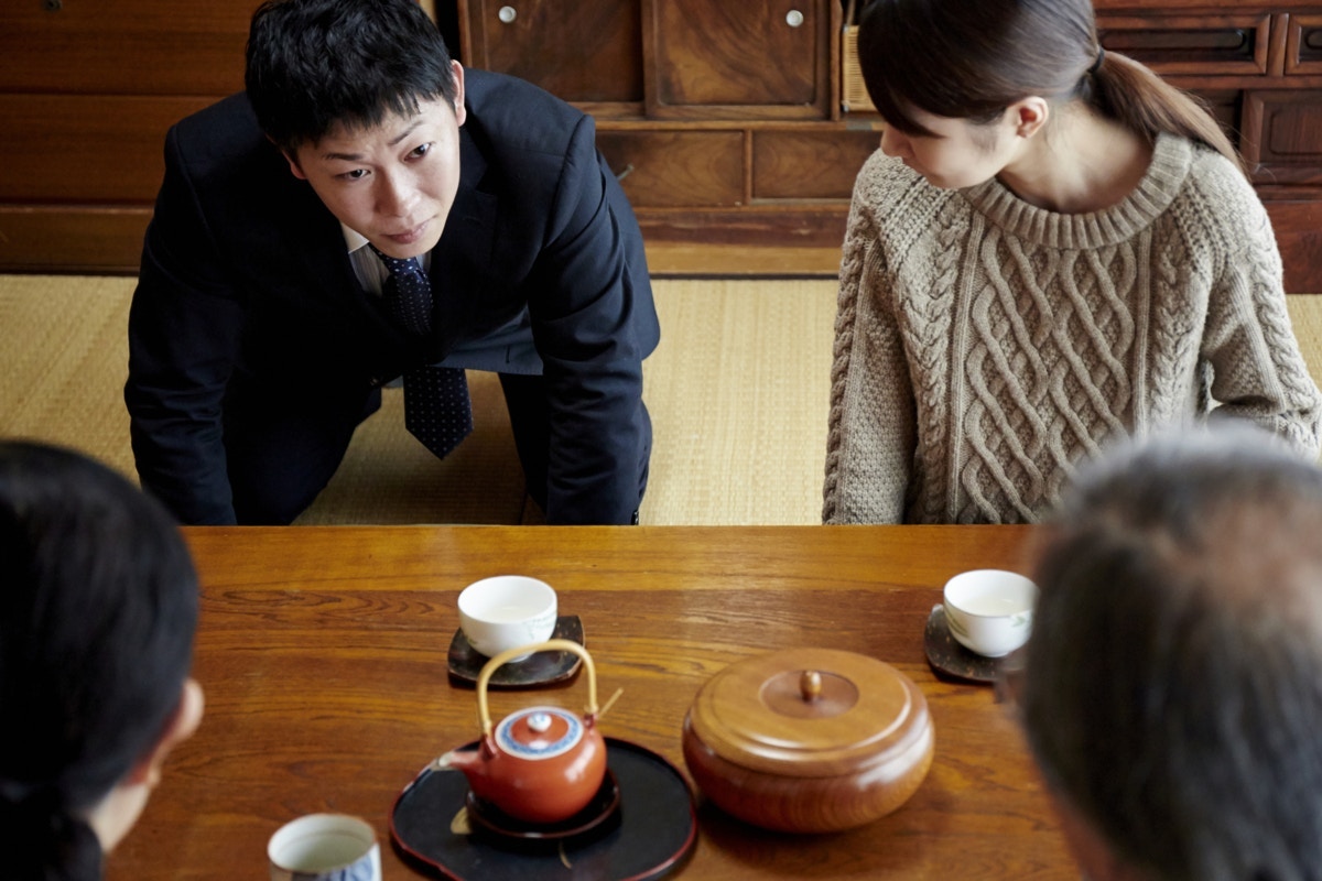 不倫を辞めない夫を“断罪”→夫の土下座も響かぬ「乾ききった愛」｜不倫夫をラブホテル前で待ち伏せした話