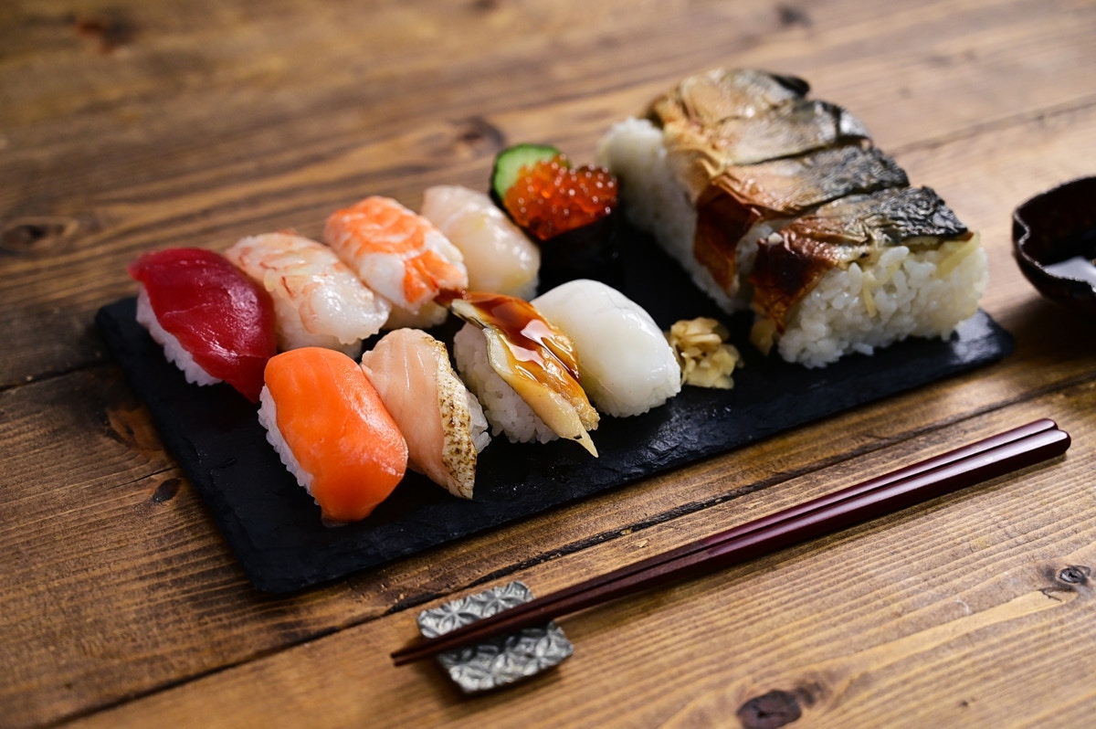 お寿司を食べていた5歳「もう食べない…」ピュアすぎる質問＆反応に「感受性豊か」「なんでも命がある」