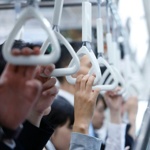 満員電車で倒れた女性を救う【神連携プレー】がXで話題→救命講習で習った「助けの呼び方」に注目が集まる
