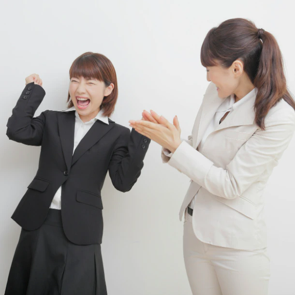 復職数日、職場に乱入したセミ→男児ママの経験が思わぬ場面で役立った話に3.2万いいね！「存在に拍手」「好き」