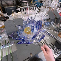 ガラス細工9か月目→美しすぎる花のガラス細工にうっとり18万いいね「才能すぎる」「繊細すぎて綺麗」