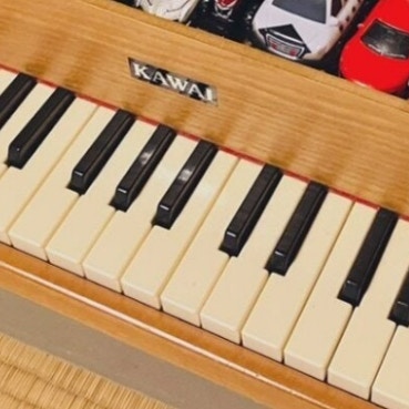 「音楽に親しんでほしくて…」ミニピアノ購入⇒5年後に2万いいね「その手があったか」「わが家も似てる」