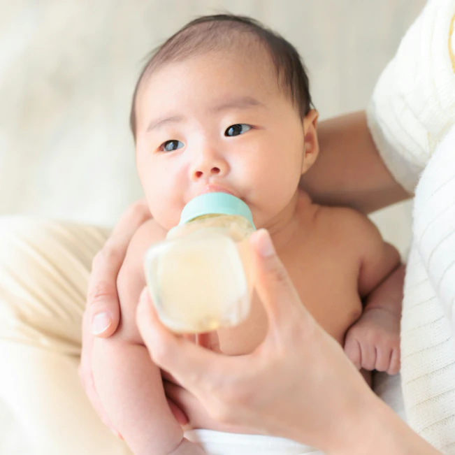 「乳垂れるの嫌じゃないの？」母乳育児中の私に何度も聞いてくる友人…ノンデリな発言にモヤモヤ