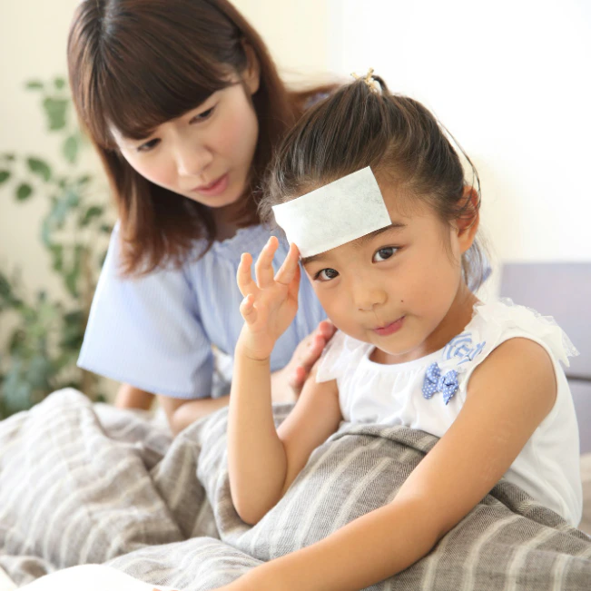 「熱の子を置いて仕事」夫に冷たいと言われ葛藤→職場の目と看病の板挟み