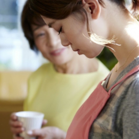 再会の違和感。「仕事は…まあ、適当に」15年ぶりの親友。笑顔の裏で濁された"不自然な空白"｜職業を隠す友人